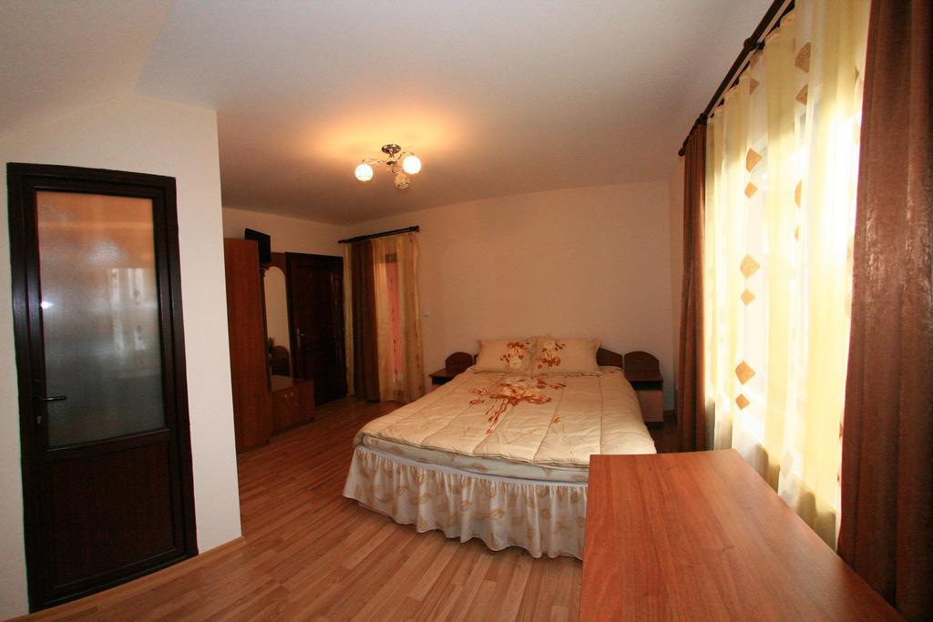 Pensiunea Valea Ursului Campulung Exterior photo