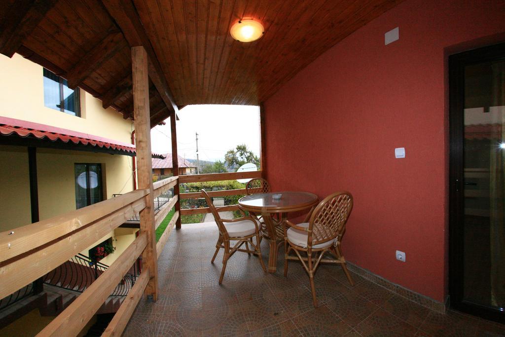Pensiunea Valea Ursului Campulung Exterior photo